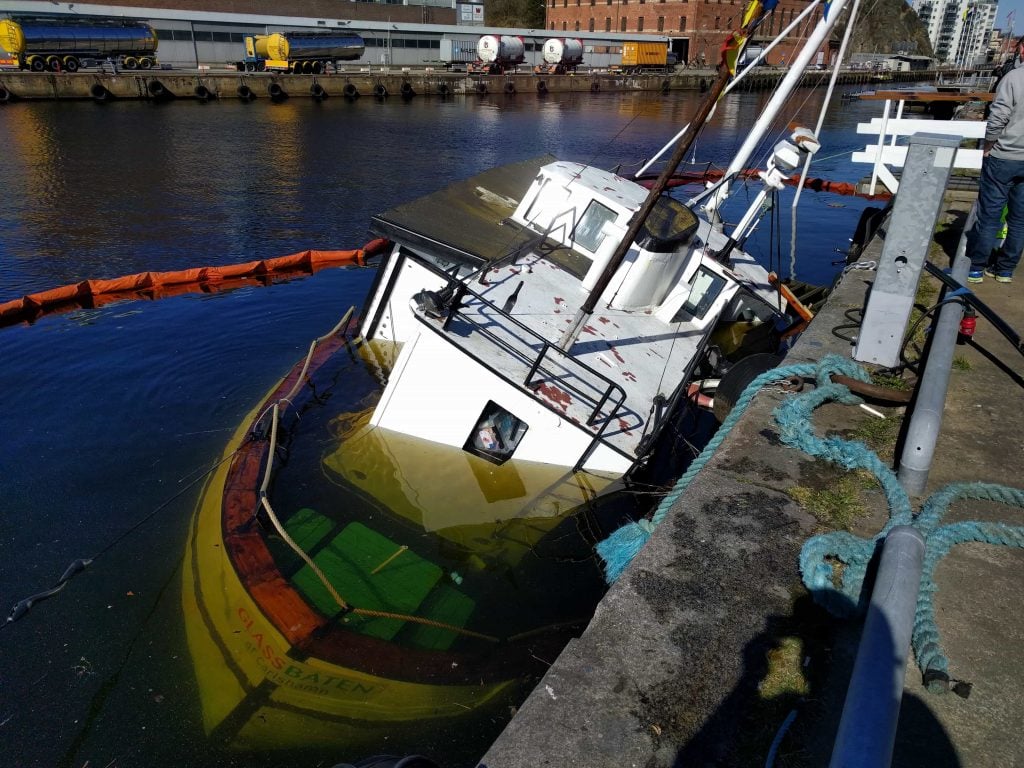Glassbåten i Karlshamn sjönk 12 april 2016 - Ludwig Sörmlind