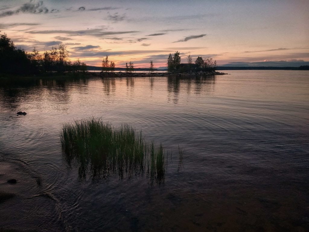 Solnedgång från Jävebodarnas Fiskecamp - Ludwig Sörmlind